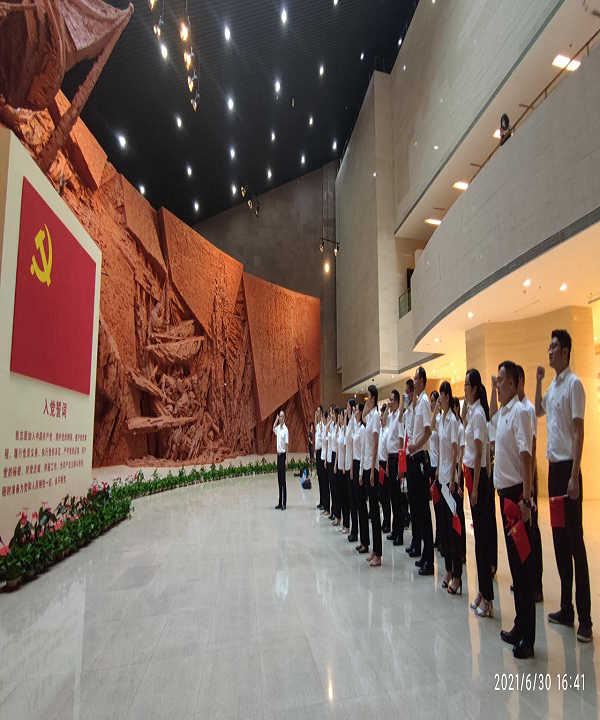 徽鹽地產(chǎn)集團(tuán)開展“追憶歷史，重溫入黨志愿書”主題活動(dòng)